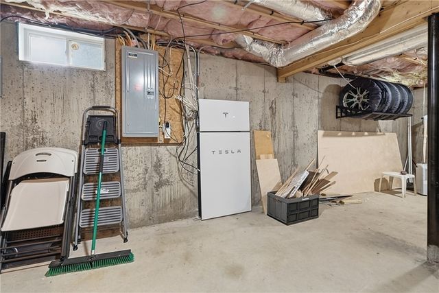 15 Souza Road, Tiverton, RI 02878