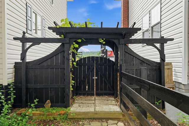 1944 Adams Avenue, Huntington, WV 25704