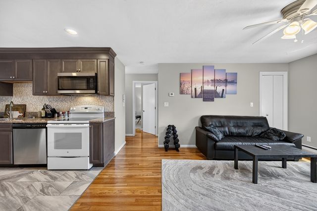 30 Jacqueline Road 20D, Waltham, MA 02452