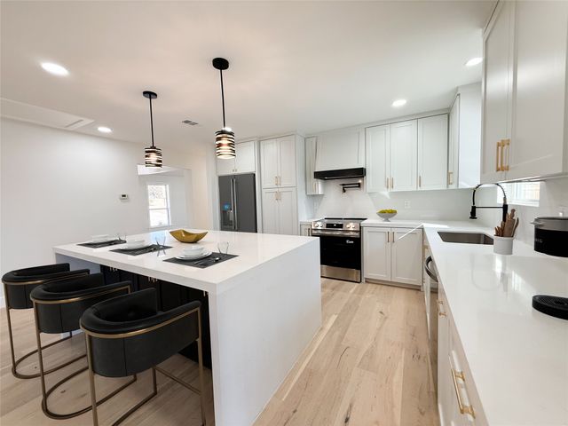 1004 Timber Creek Drive, Lewisville, TX 75067