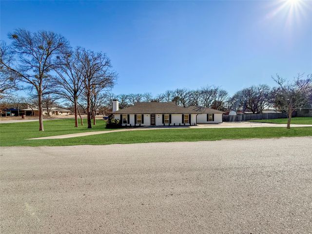 1004 Timber Creek Drive, Lewisville, TX 75067