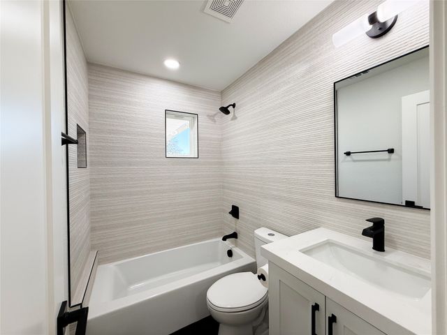 1004 Timber Creek Drive, Lewisville, TX 75067