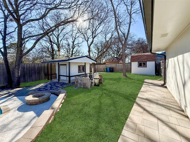 1004 Timber Creek Drive, Lewisville, TX 75067