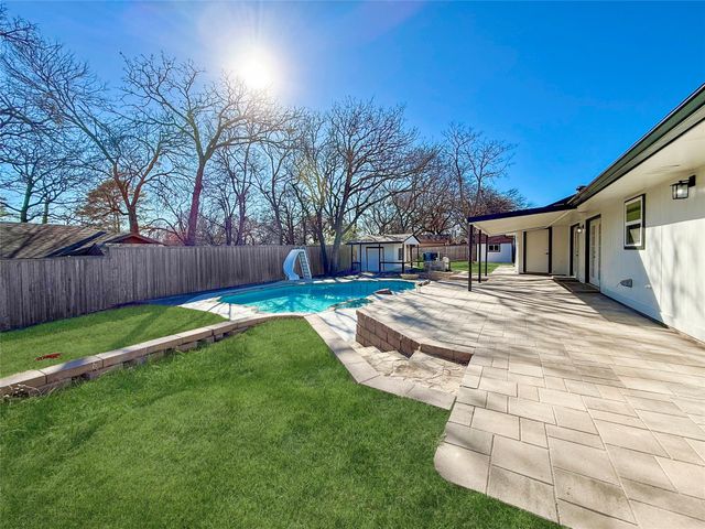 1004 Timber Creek Drive, Lewisville, TX 75067