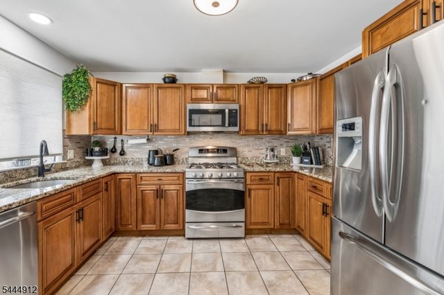 19 Willie St, Haledon Boro, NJ 07508