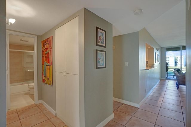 1831 Sabal Palm Drive 202, Davie, FL 33324