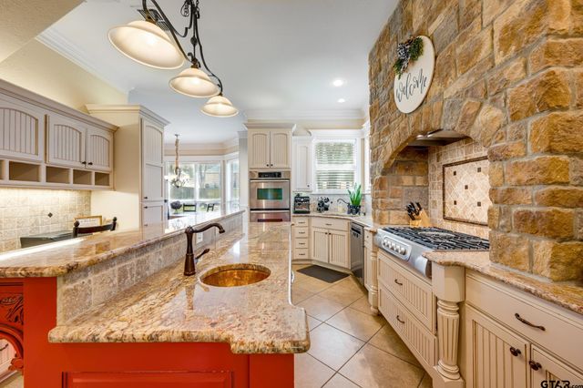 104 Lake Lou Ella Dr, Bullard, TX 75757