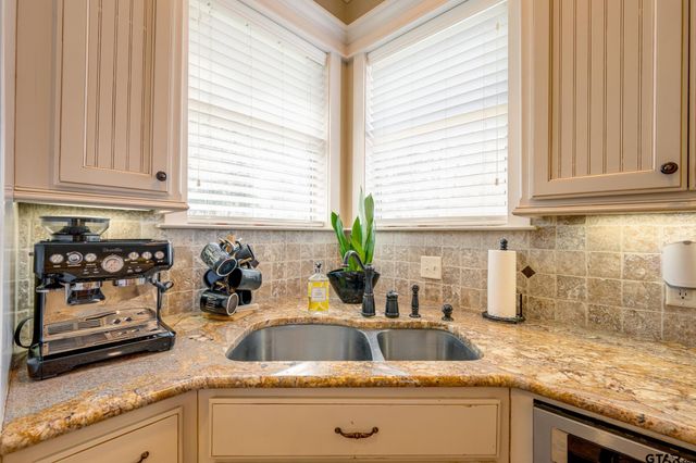 104 Lake Lou Ella Dr, Bullard, TX 75757