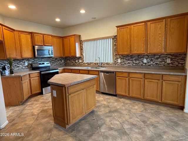 8811 W NICOLET Avenue, Glendale, AZ 85305