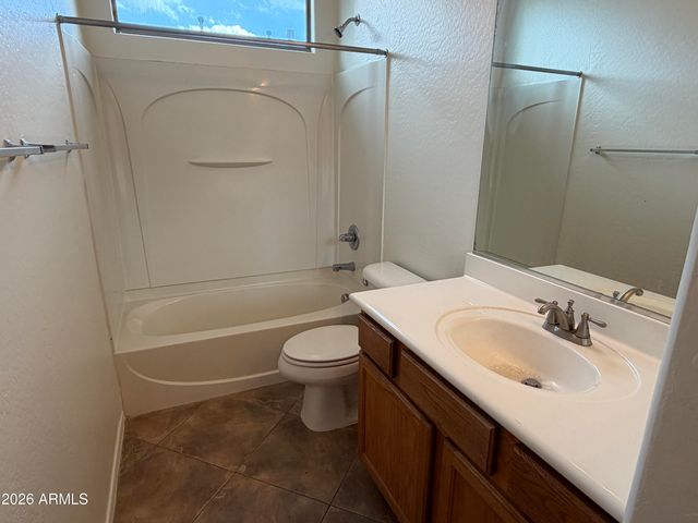 8811 W NICOLET Avenue, Glendale, AZ 85305
