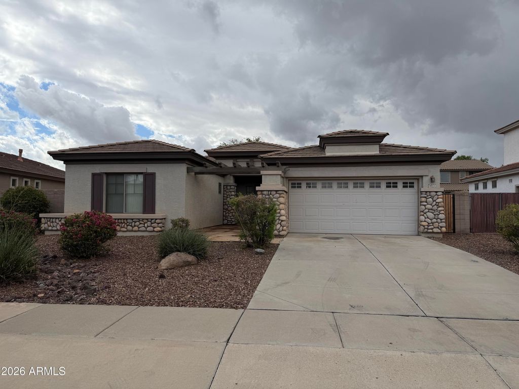 8811 W NICOLET Avenue, Glendale, AZ 85305
