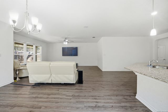 8075 San Mirienda, Boerne, TX 78015