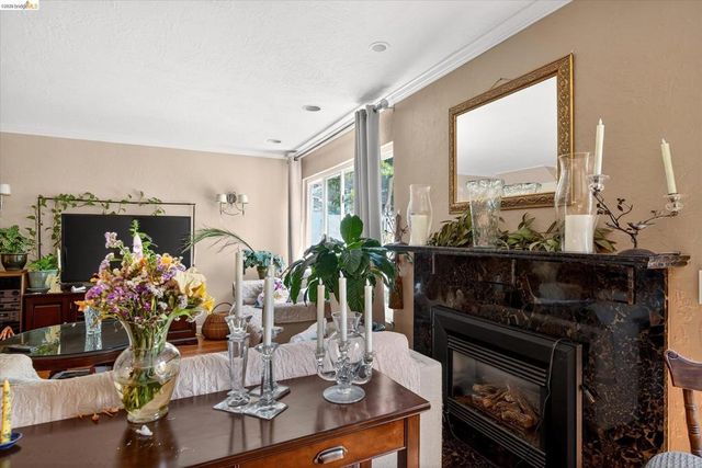 47 Turtle Creek St, Oakland, CA 94605