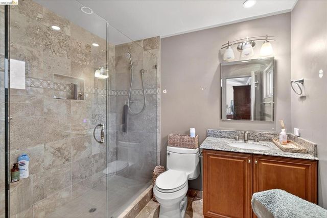 47 Turtle Creek St, Oakland, CA 94605