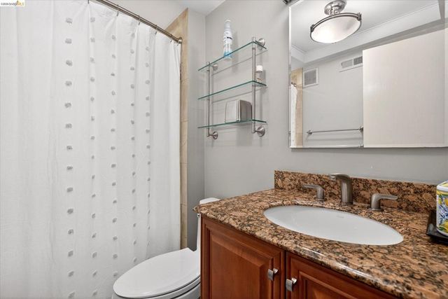 47 Turtle Creek St, Oakland, CA 94605