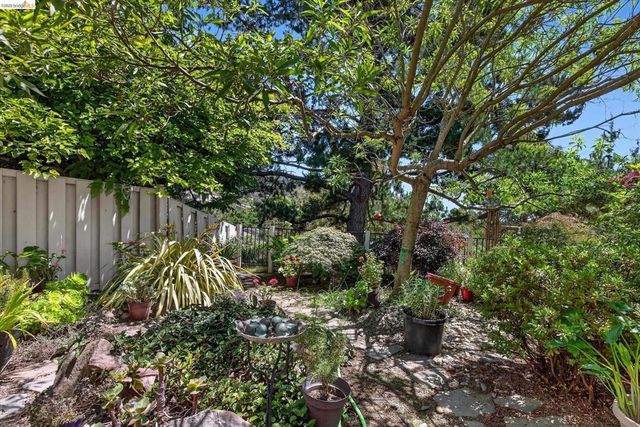 47 Turtle Creek St, Oakland, CA 94605
