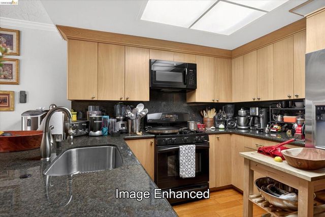 47 Turtle Creek St, Oakland, CA 94605