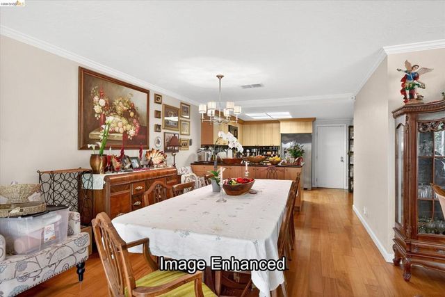 47 Turtle Creek St, Oakland, CA 94605
