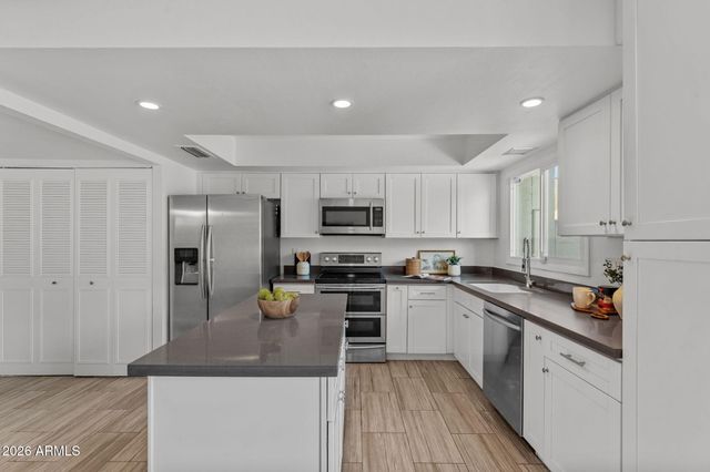2933 E FAIRMOUNT Avenue, Phoenix, AZ 85016