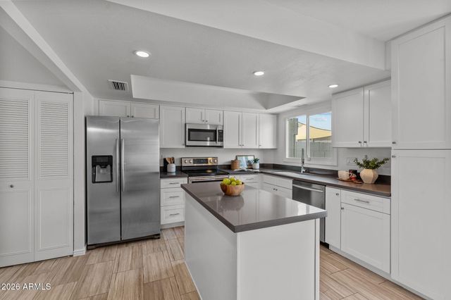 2933 E FAIRMOUNT Avenue, Phoenix, AZ 85016