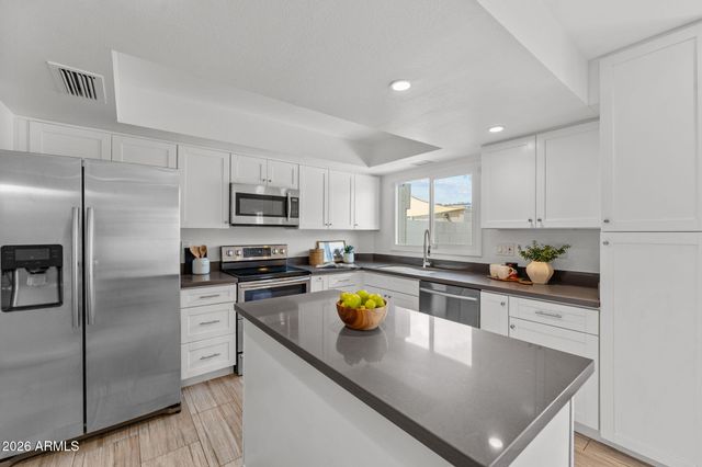 2933 E FAIRMOUNT Avenue, Phoenix, AZ 85016