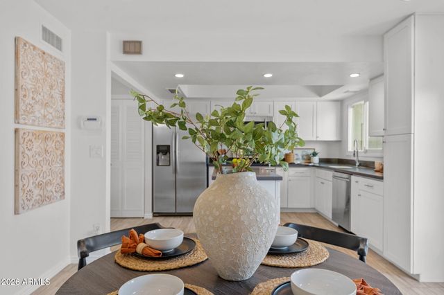 2933 E FAIRMOUNT Avenue, Phoenix, AZ 85016