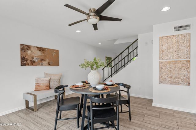 2933 E FAIRMOUNT Avenue, Phoenix, AZ 85016