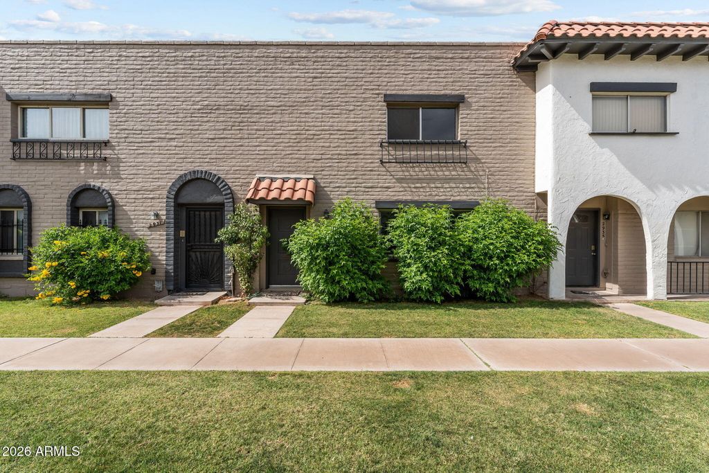 2933 E FAIRMOUNT Avenue, Phoenix, AZ 85016