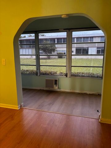 4 Sussex, West Palm Beach, FL 33417
