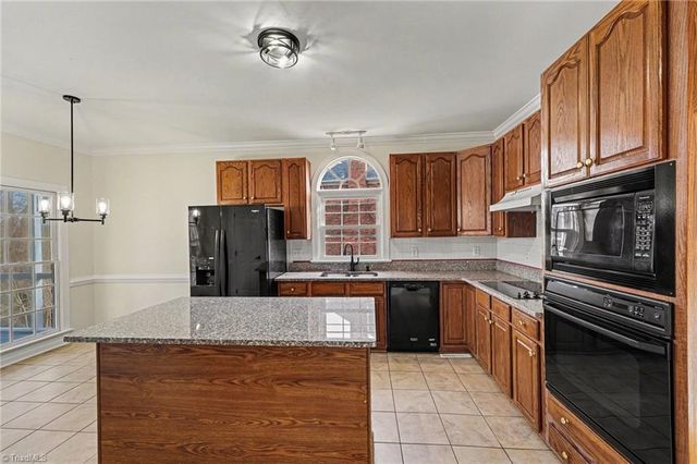 196 Oakmont Drive, Advance, NC 27006