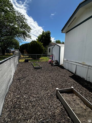 978 W JASMINE DR, Taylorsville, UT 84123