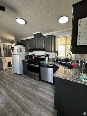 978 W JASMINE DR, Taylorsville, UT 84123