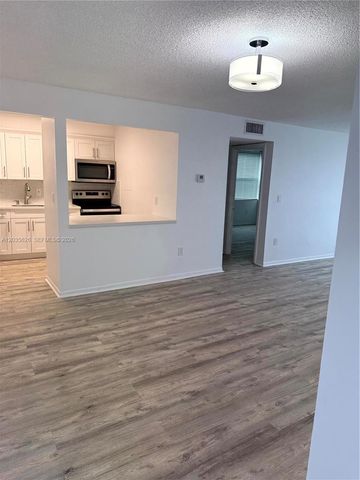 802 NW 87th Ave 321, Miami, FL 33172