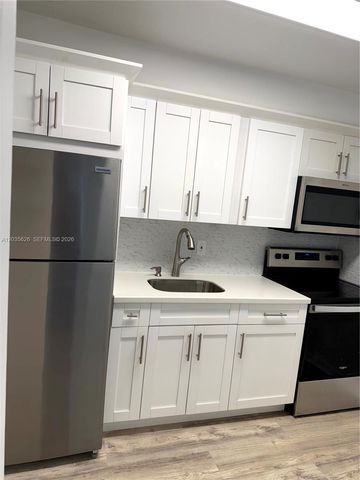 802 NW 87th Ave 321, Miami, FL 33172