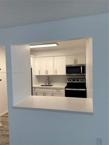 802 NW 87th Ave 321, Miami, FL 33172