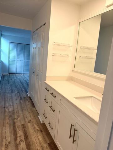 802 NW 87th Ave 321, Miami, FL 33172