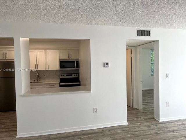 802 NW 87th Ave 321, Miami, FL 33172