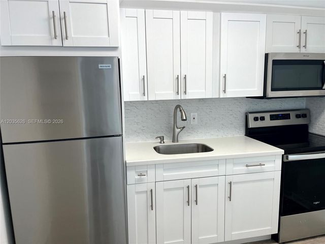 802 NW 87th Ave 321, Miami, FL 33172
