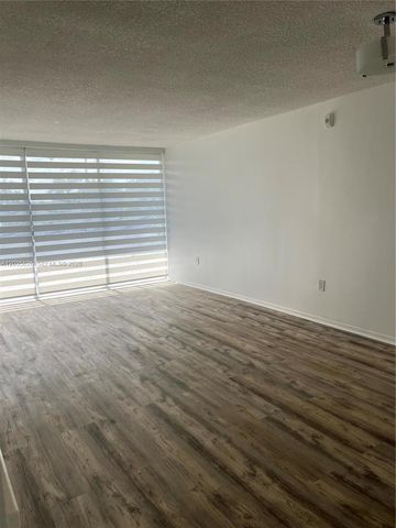 802 NW 87th Ave 321, Miami, FL 33172