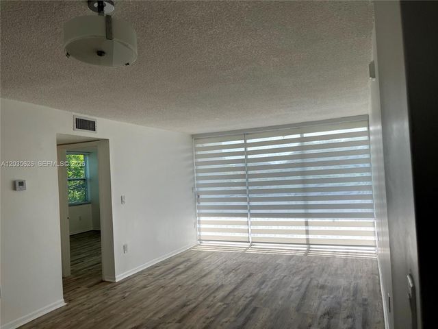 802 NW 87th Ave 321, Miami, FL 33172