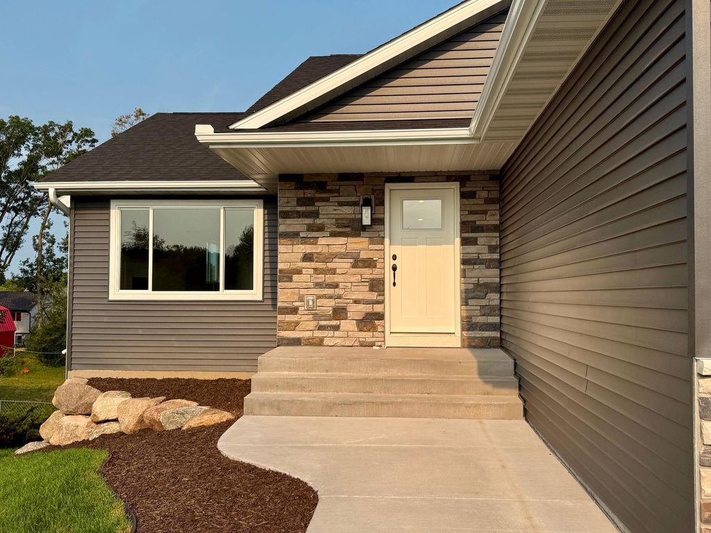 6073 Fuller Circle, Wyoming, MN 55092 — photo 3
