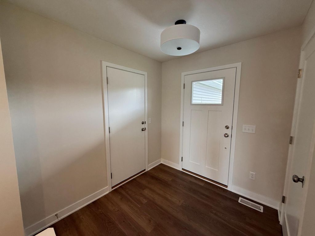 6073 Fuller Circle, Wyoming, MN 55092 — photo 4