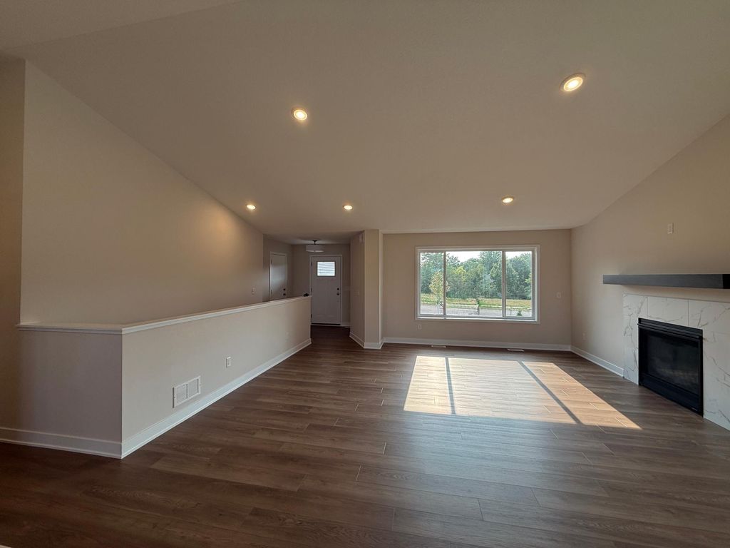 6073 Fuller Circle, Wyoming, MN 55092 — photo 5