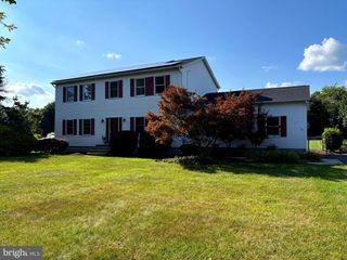 12 N HOCKEY DR, Columbus, NJ 08022