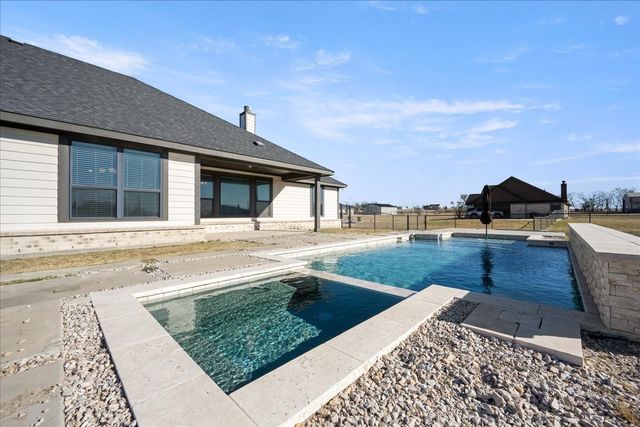 2020 Pebblegate Drive, Weatherford, TX 76085