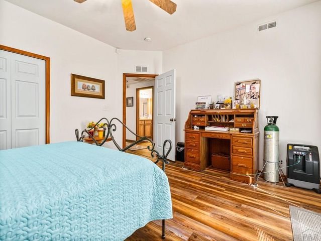 1006 Olivecrest Dr, Pueblo, CO 81005