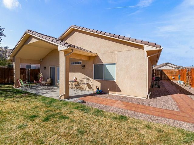 1006 Olivecrest Dr, Pueblo, CO 81005