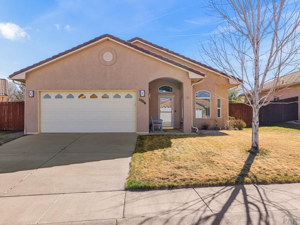 1006 Olivecrest Dr, Pueblo, CO 81005