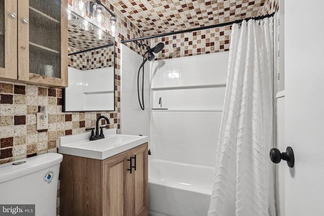 586 DOLORO DR, Morrisville, PA 19067