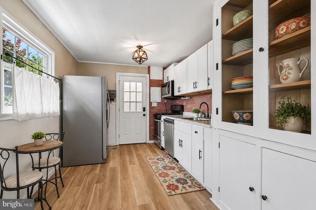 586 DOLORO DR, Morrisville, PA 19067